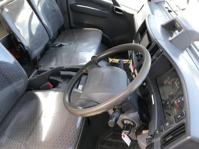 いすゞ エルフ 2RG-NPR88YN(2WD)の写真8