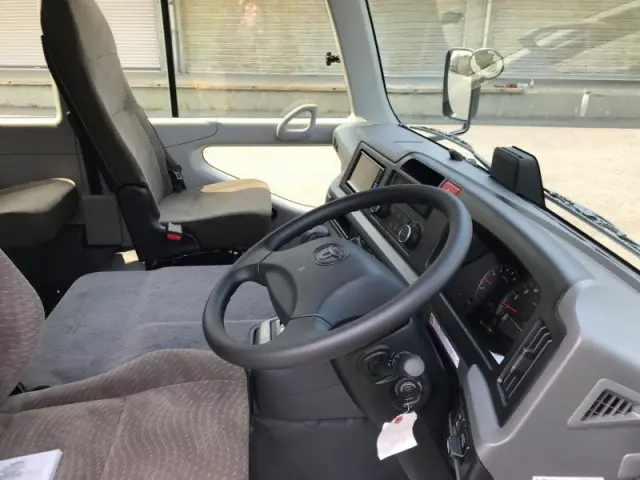 トヨタ コースター 2WG-GDB110(2WD)の写真6