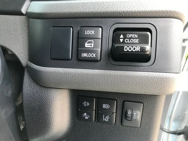 トヨタ コースター 2WG-GDB110(2WD)の写真12