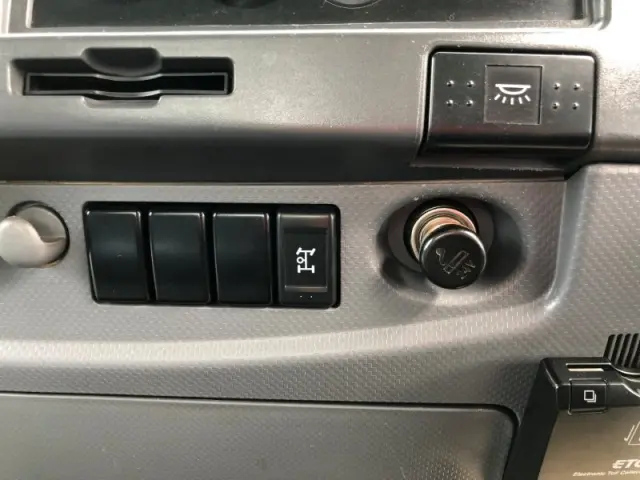 いすゞ フォワード TKG-FRR90S1(2WD)の写真16
