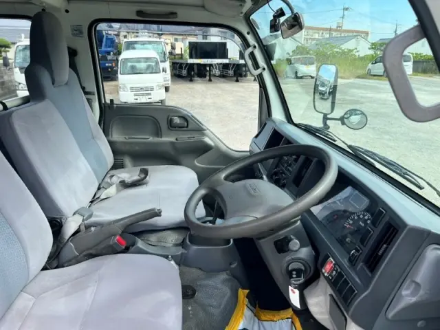 いすゞ エルフ TRG-NHR85A(2WD)の写真6