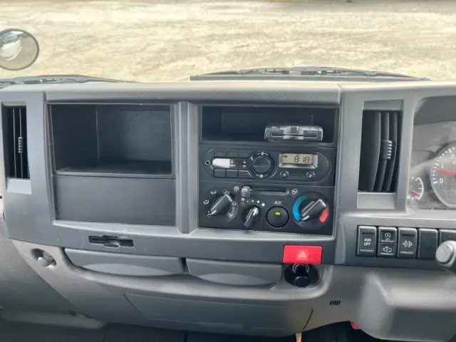 いすゞ エルフ TRG-NHR85A(2WD)の写真10