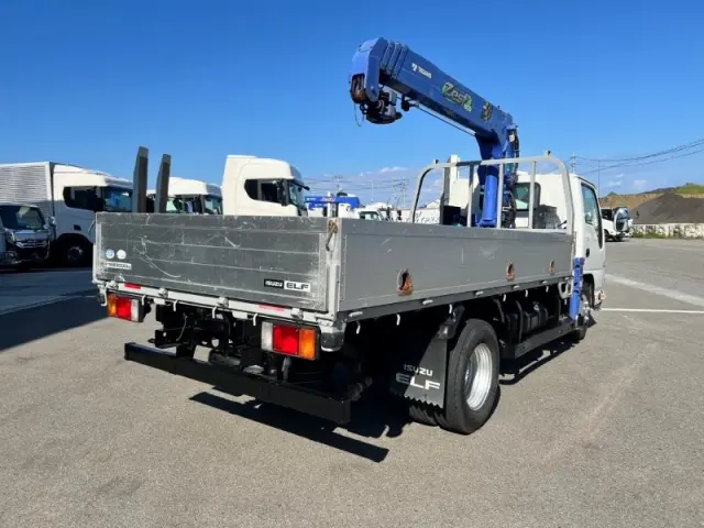 いすゞ エルフ TPG-NKR85AR(2WD)の写真4