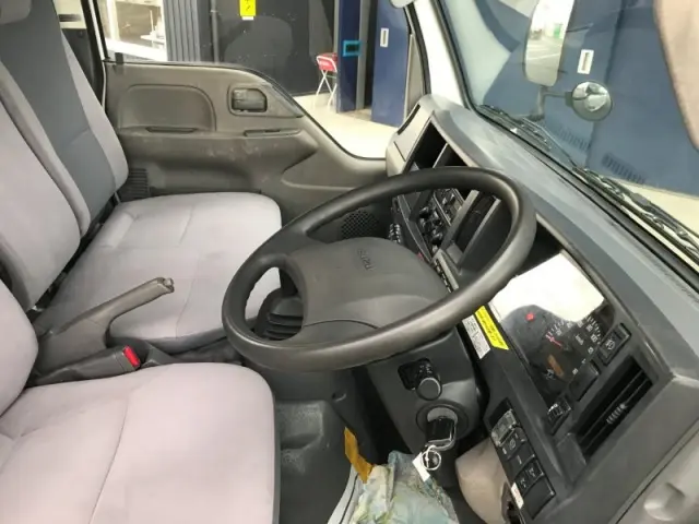 いすゞ エルフ TPG-NKR85AR(2WD)の写真6