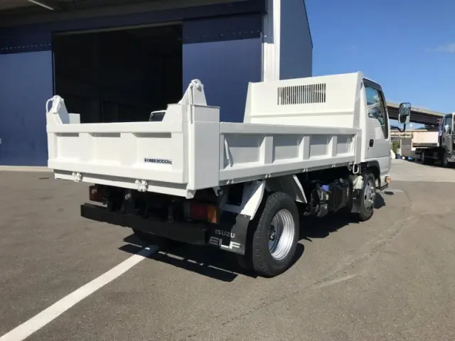 いすゞ エルフ 2RG-NKR88AN(2WD)の写真4