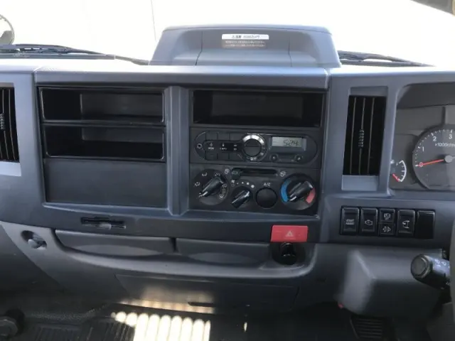 いすゞ エルフ 2RG-NKR88AN(2WD)の写真10