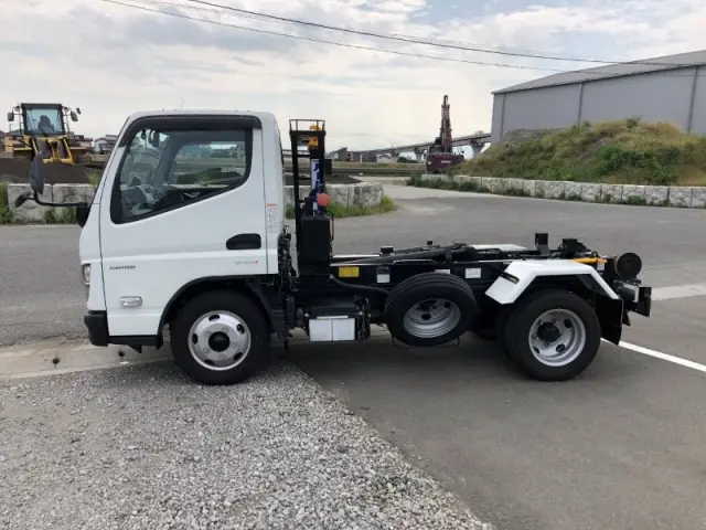 三菱 キャンター 2RG-FBAV0(2WD)の写真5