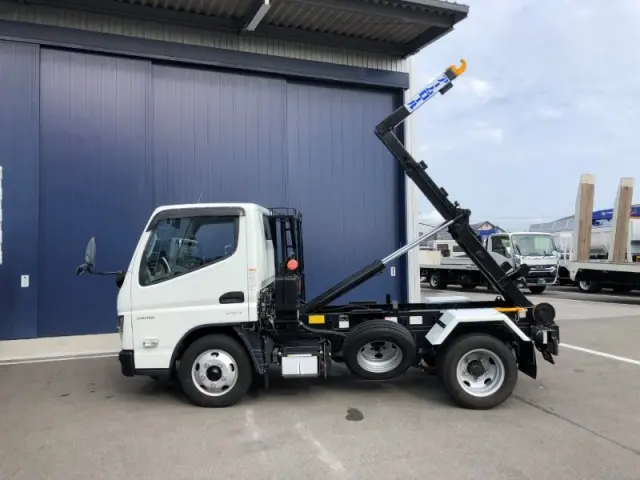 三菱 キャンター 2RG-FBAV0(2WD)の写真6