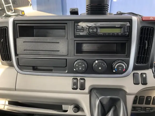 三菱 キャンター 2RG-FBAV0(2WD)の写真15