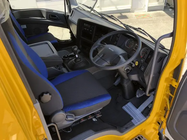 いすゞ ギガ QDG-EXZ52BJ(6x4)の写真4