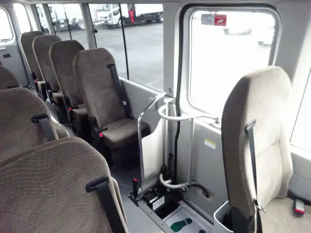 トヨタ コースター 2WG-GDB110(2WD)の写真15