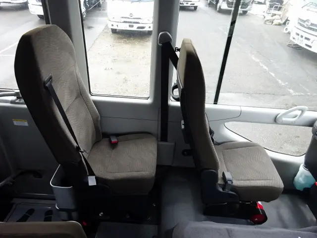 トヨタ コースター 2WG-GDB110(2WD)の写真17