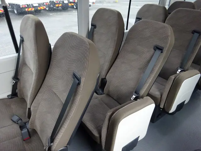 トヨタ コースター 2WG-GDB110(2WD)の写真19