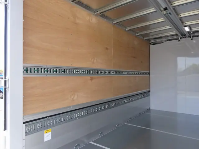 三菱 キャンター 2PG-FEB90(2WD)の写真12