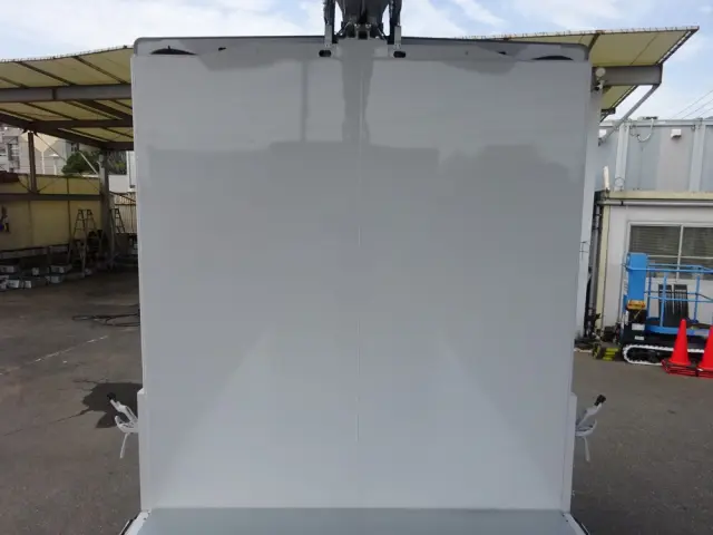 三菱 キャンター 2PG-FEB90(2WD)の写真14