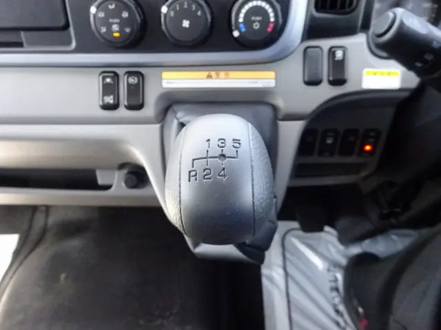 三菱 キャンター 2PG-FEB90(2WD)の写真36