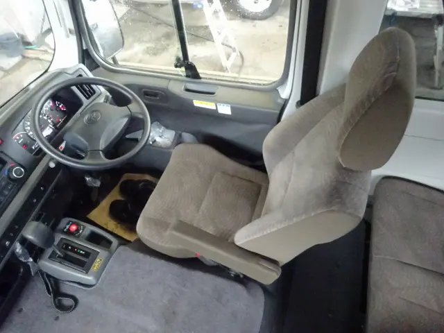トヨタ コースター 2WG-GDB110(2WD)の写真15