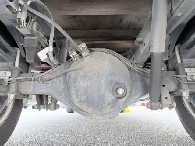 いすゞ エルフ BKG-NLR85AR(2WD)の写真9