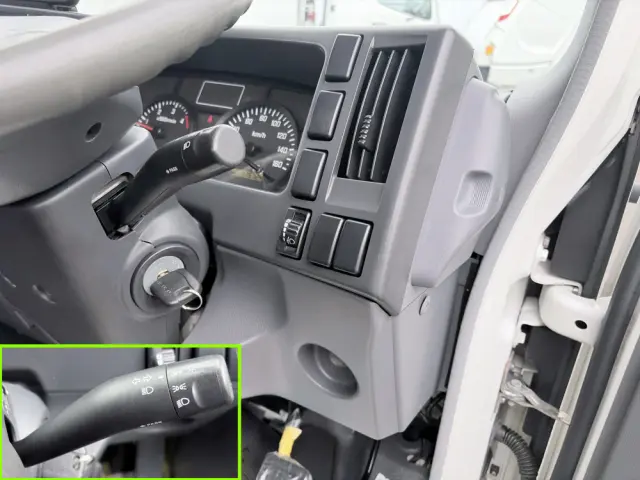 いすゞ エルフ BKG-NLR85AR(2WD)の写真40