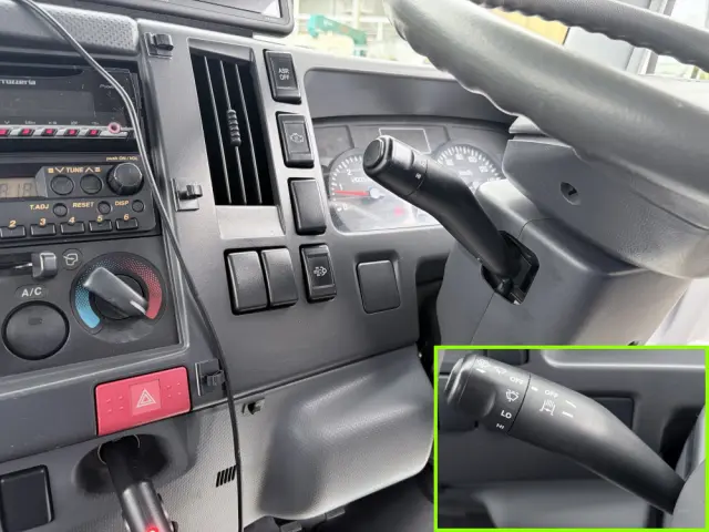 いすゞ エルフ BKG-NLR85AR(2WD)の写真41