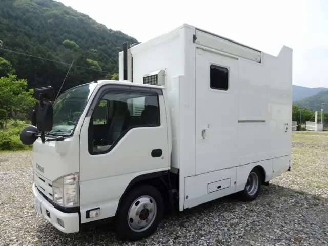 いすゞ エルフ BKG-NJS85AN(4WD)の写真1