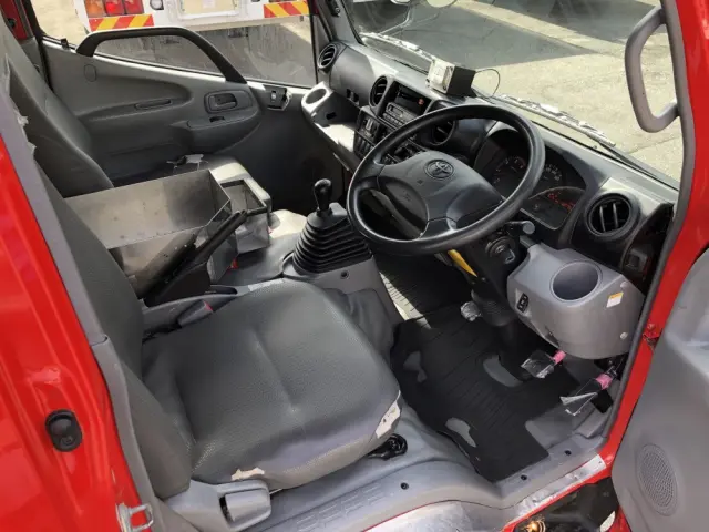 トヨタ ダイナ SKG-XZU640(2WD)の写真4