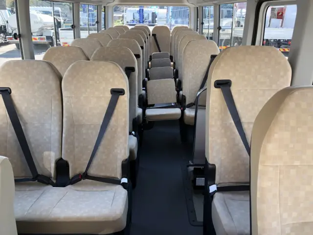 トヨタ コースター 2KG-GDB70(2WD)の写真18