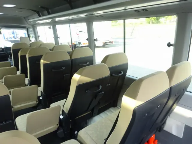 トヨタ コースター 2KG-GDB70(2WD)の写真18