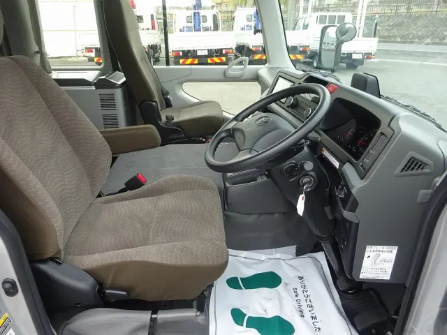 トヨタ コースター 2KG-GDB70(2WD)の写真4