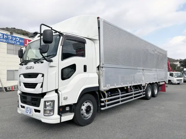いすゞ ギガ 2PG-CYL77C(6x2)の写真1