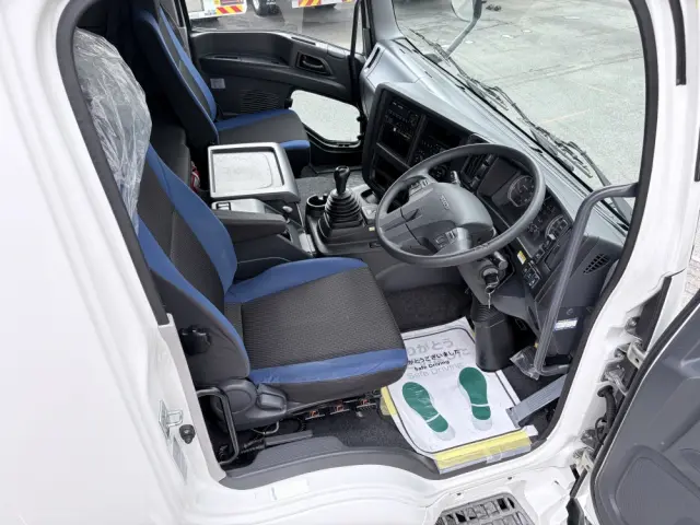 いすゞ ギガ 2PG-CYL77C(6x2)の写真4