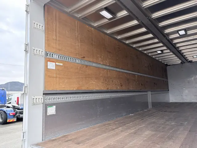 いすゞ ギガ 2PG-CYL77C(6x2)の写真12