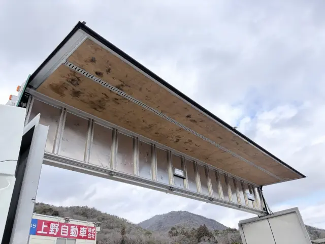 いすゞ ギガ 2PG-CYL77C(6x2)の写真18