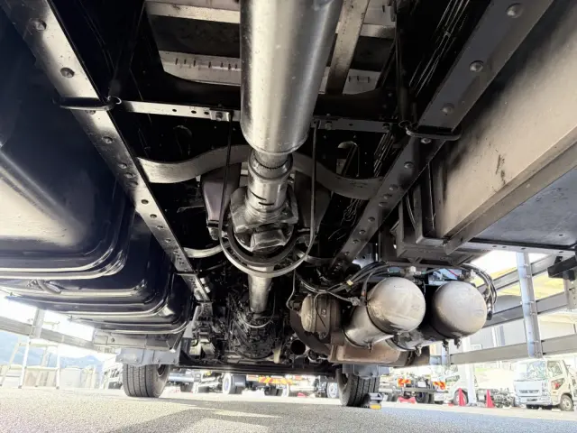 いすゞ ギガ 2PG-CYL77C(6x2)の写真32