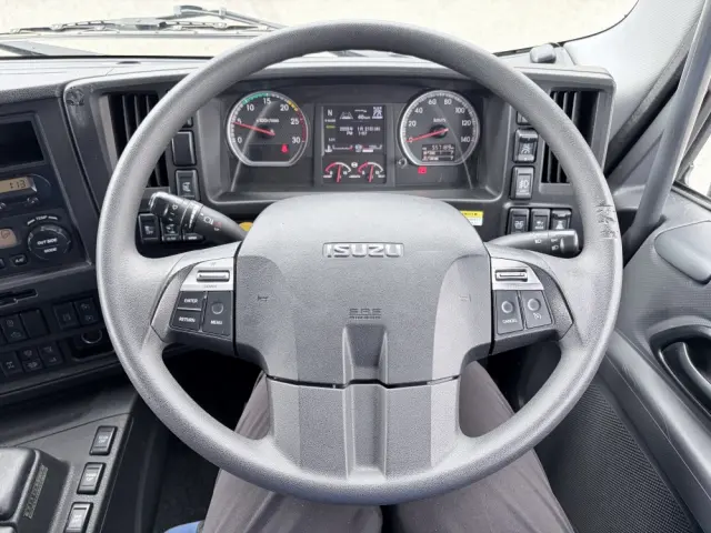 いすゞ ギガ 2PG-CYL77C(6x2)の写真35