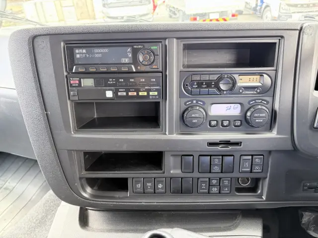 いすゞ ギガ 2PG-CYL77C(6x2)の写真40