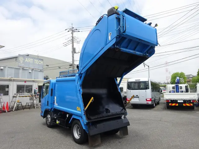 いすゞ フォワード 2RG-NMR88AN(2WD)の写真6