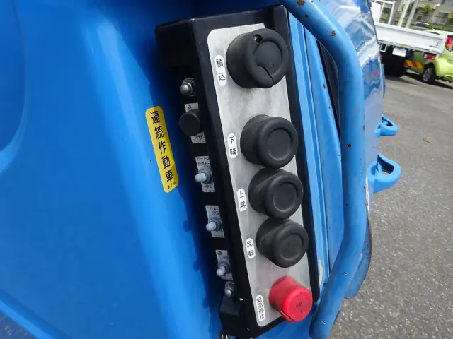 いすゞ フォワード 2RG-NMR88AN(2WD)の写真24