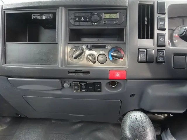 いすゞ フォワード 2RG-NMR88AN(2WD)の写真36