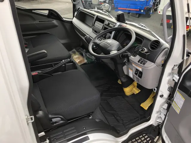 三菱 キャンター 2PG-FEB90(2WD)の写真4