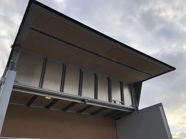 三菱 キャンター 2PG-FEB90(2WD)の写真20