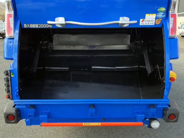 三菱 キャンター 2RG-FEAV0(2WD)の写真12