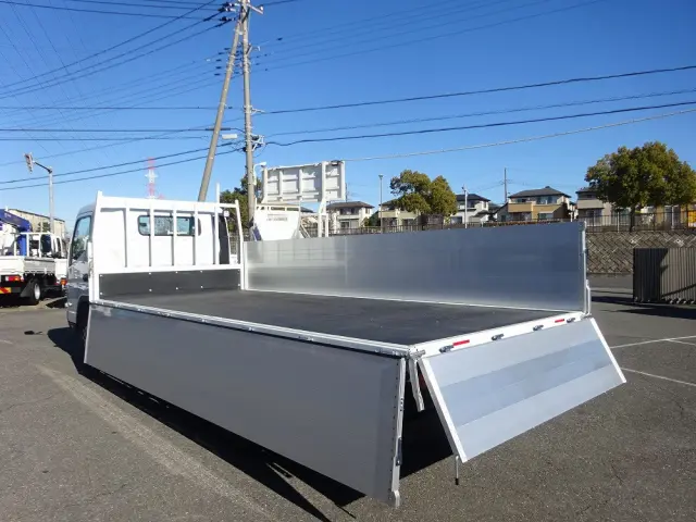 三菱 キャンター 2PG-FEB80(2WD)の写真6