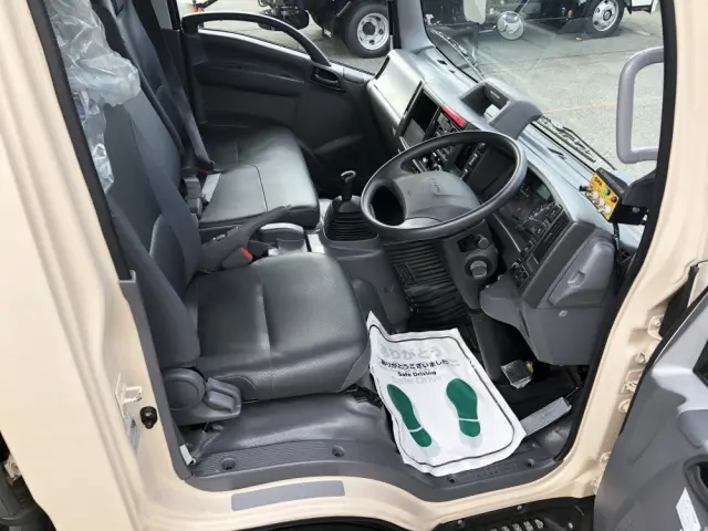 いすゞ エルフ 2PG-NPR88YN(2WD)の写真4