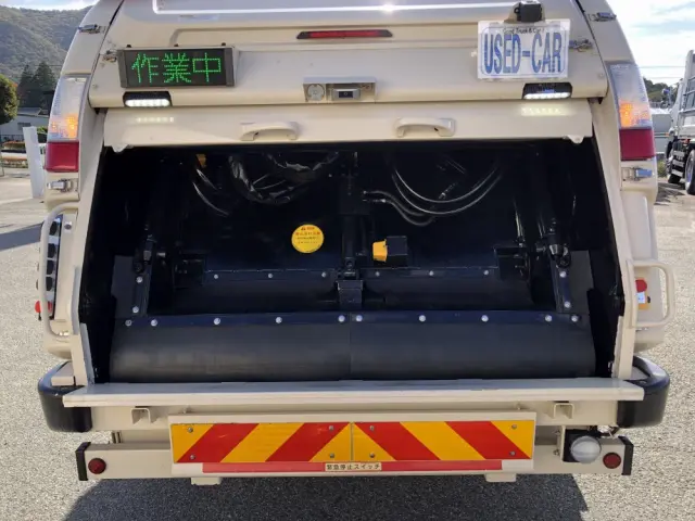 いすゞ エルフ 2PG-NPR88YN(2WD)の写真13