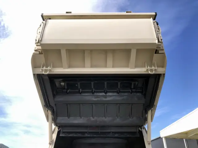 いすゞ エルフ 2PG-NPR88YN(2WD)の写真19