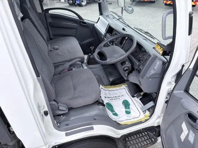 いすゞ エルフ 2PG-NPR88YN(2WD)の写真4
