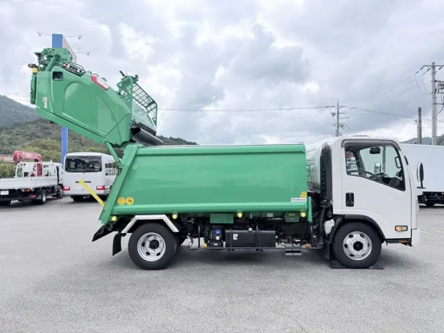いすゞ エルフ 2PG-NPR88YN(2WD)の写真11