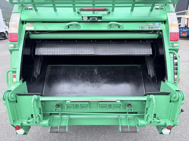 いすゞ エルフ 2PG-NPR88YN(2WD)の写真16