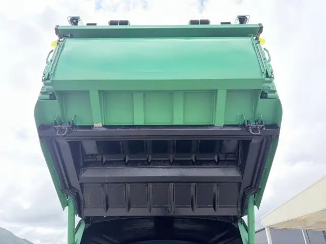 いすゞ エルフ 2PG-NPR88YN(2WD)の写真24